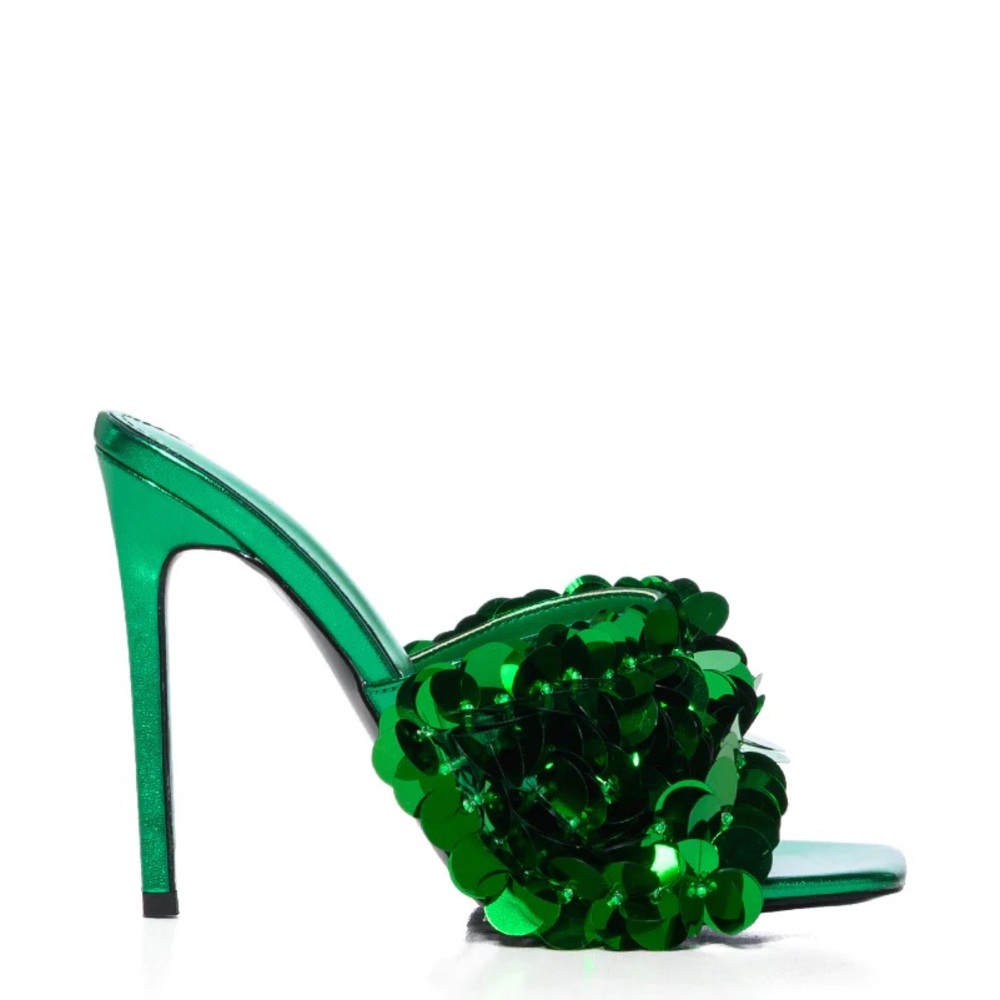 NWT.  AZALEA WANG Skylara Green Embellished Sandal.